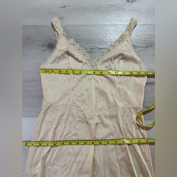 Vintage Kaiser Ivory Lace Trim Slip, size 36S - Picture 5 of 10